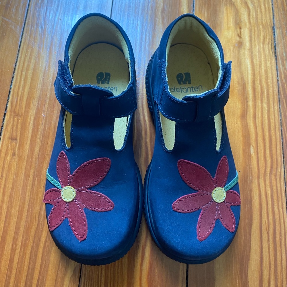 Elefanten Girls' Navy Mary Jane Dress Shoes with Red Flower